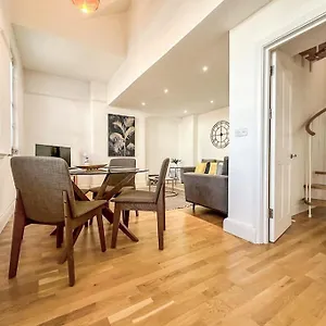 Newly Refurbished Luxury 3 Bedroom London